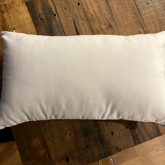 Decorative pillow - Picture 3 of 5